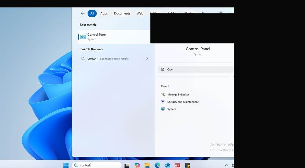 Storage Spaces wizard open — creating new storage pool